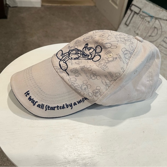 Mickey Mouse Walt Disney hat - Picture 1 of 3